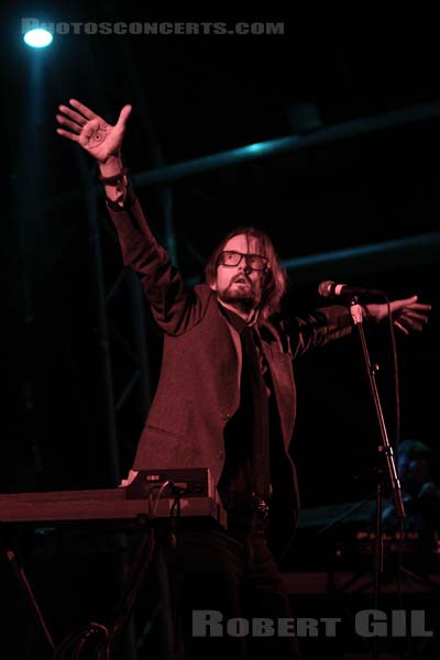 JARVIS COCKER - 2009-08-01 - PAREDES DE COURA (Portugal) - Praia do Tabuao - 